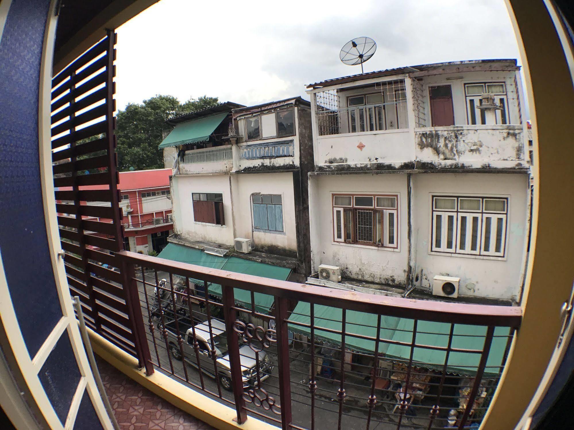 Roof View Place Otel Bangkok Dış mekan fotoğraf